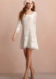 Wedding dress in retro style with short lace