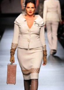 Light elegant suit for full