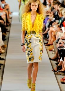 Knitted evening dress by Oscar de la Renta