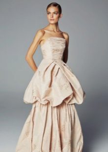 Evening dress balloon in the floor with a corset