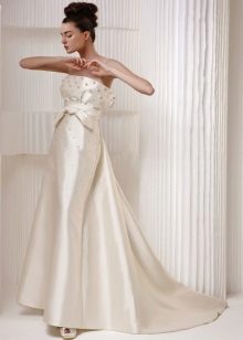 Wedding dress with pearls