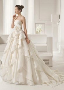 Wedding dress 2015 by Rosa Clara with ruffles