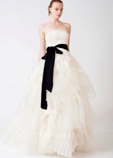 Light wedding dress with a black belt