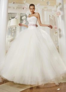 Wedding dress from the collection Just love from Eva Utkina magnificent