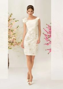 Wedding dress with embroidery short