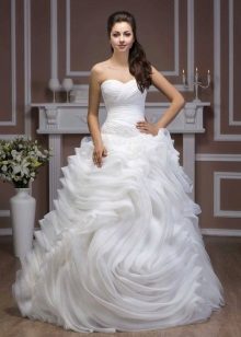 The wedding dress from the Luxury collection from Hadassa is very lush