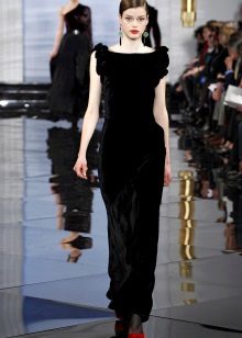 Closed velvet dress to the floor