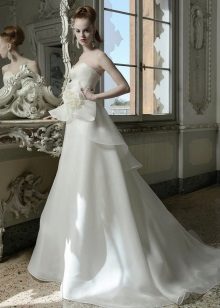 Wedding dress from Atelier Aimee with a flower