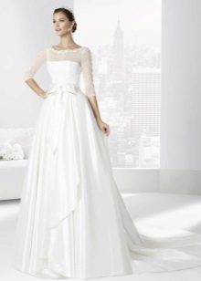 Classic closed magnificent wedding dress