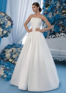 Classic wedding dress magnificent