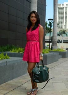 Fuchsia dress in combination with a green bag