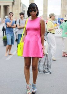 Yellow bag to dress fuchsia