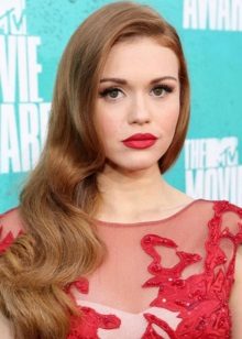 Makeup under a crimson dress