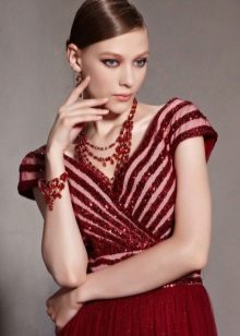 Burgundy-colored jewelery