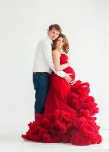 Photoshoot pregnant in a dress