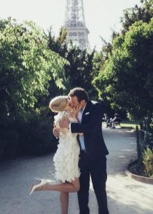 Elegant dresses for pregnant women