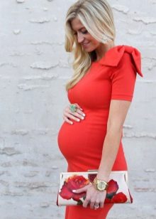 Elegant dresses for pregnant women