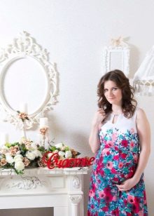 Elegant dresses for pregnant women