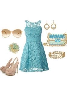 Gold and beige accessories to the cyan dress