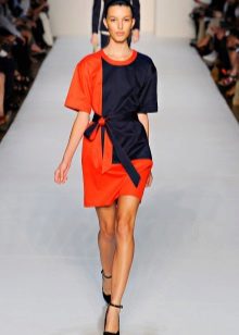 The dress is two-tone short