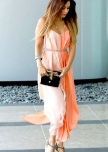 Combination of accessories with a two-color dress