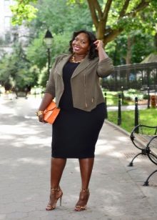 Black dress case for obese women in combination with a khaki jacket