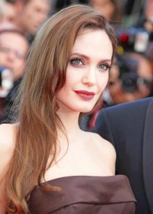 Red lipstick to chocolate dress