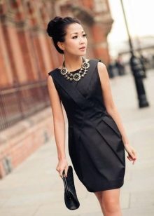 Chanel dress necklace