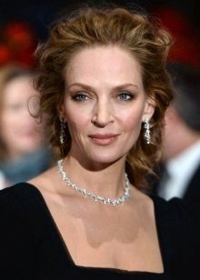 Uma Thurman in a diamond necklace and dress in the style of Chanel