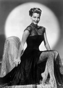 Black evening dress in the style of Chanel