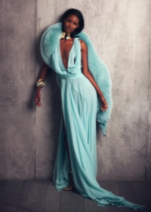 Gold jewelry to mint dress