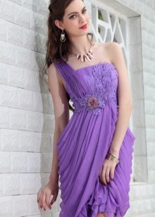 High hairstyle to the Greek dress