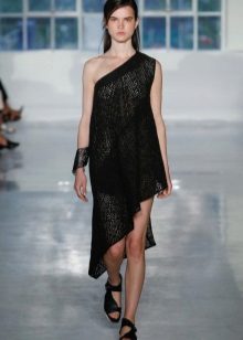 Sandals to the Greek dress