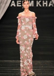 Chiffon maxi dress with neckline and pattern