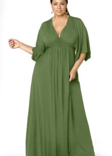Long, trapezoid green dress for a full woman