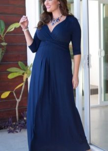 Jewelery for a long floor dress for full