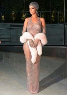 Dress in the style of Gatsby in combination with a boa