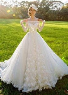 Wedding dress with flowers in tone