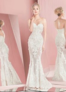 Wedding dress with flowers in tone