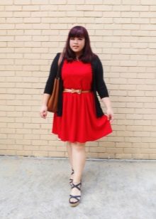 Red knit dress for a full girl with a golden belt, black cardigan and bosanozhkami