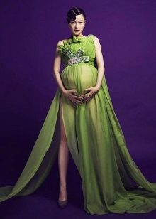 Long green dress for pregnant women