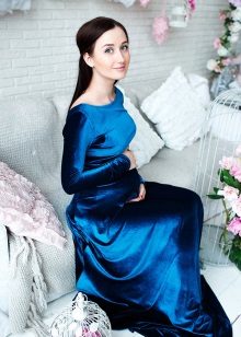 Blue dress on the floor for pregnant women
