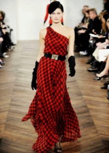 Long red dress in a cage with black sandals