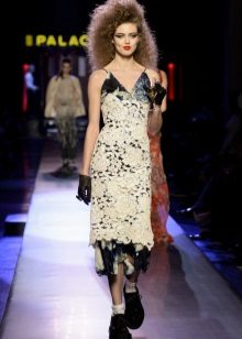 Evening dress lace on the straps