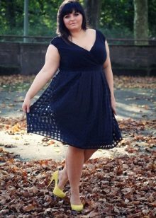 Black office dress trapezoidal shape with a V-neck for full