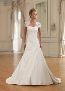 A-line wedding dress with laces