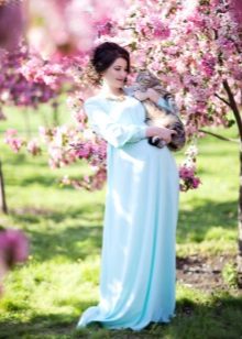 Photo session of a pregnant woman in nature