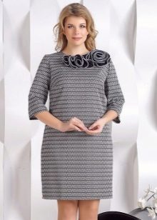 Evening dress straight silhouette for full