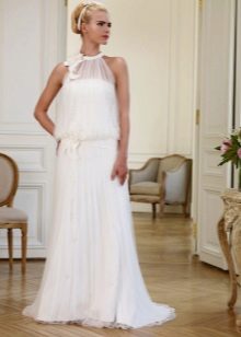 Wedding dress with lace trimmed American armhole