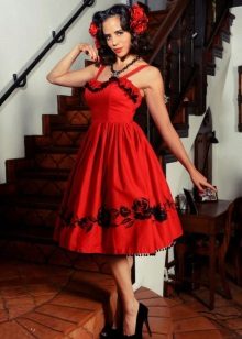 Jewelery for a dress with roses